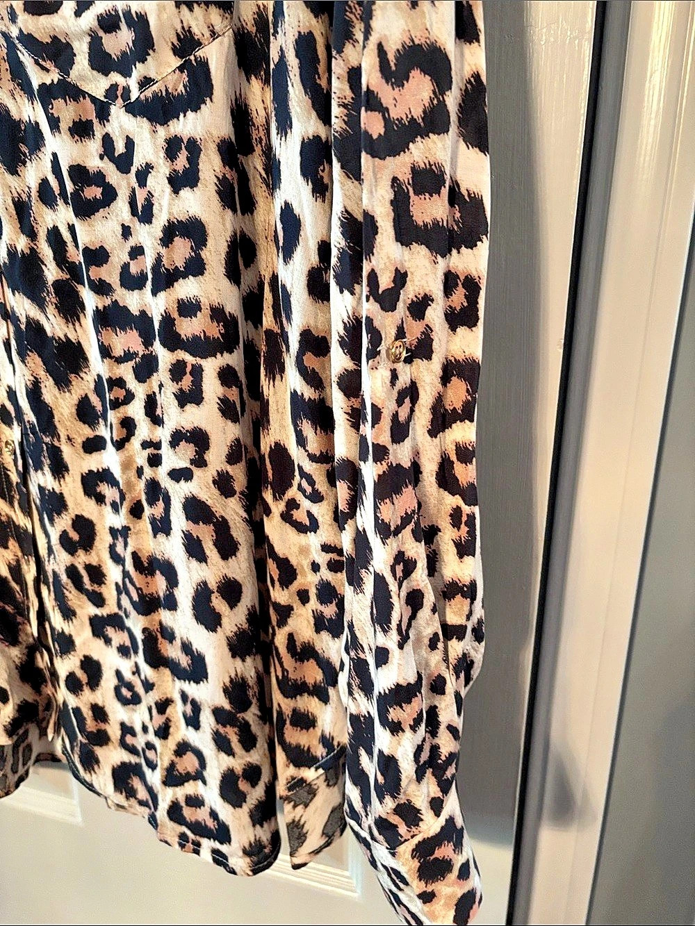 Hester & Orchard Leopard Print Button Up Blouse NWT - Picture 7 of 10
